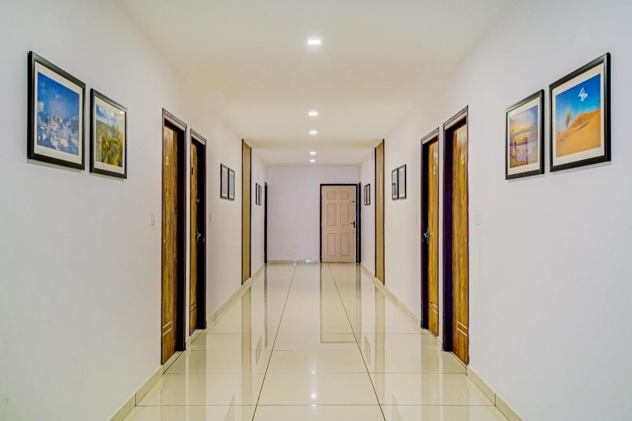 Vaccinated Staff- Capital O 74715 Phoenix Holidays Hotel Kochi Bagian luar foto