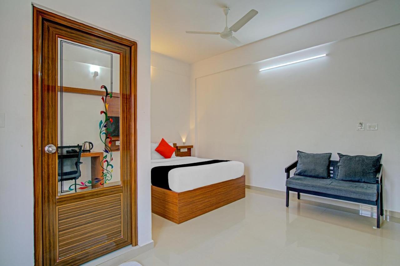 Vaccinated Staff- Capital O 74715 Phoenix Holidays Hotel Kochi Bagian luar foto