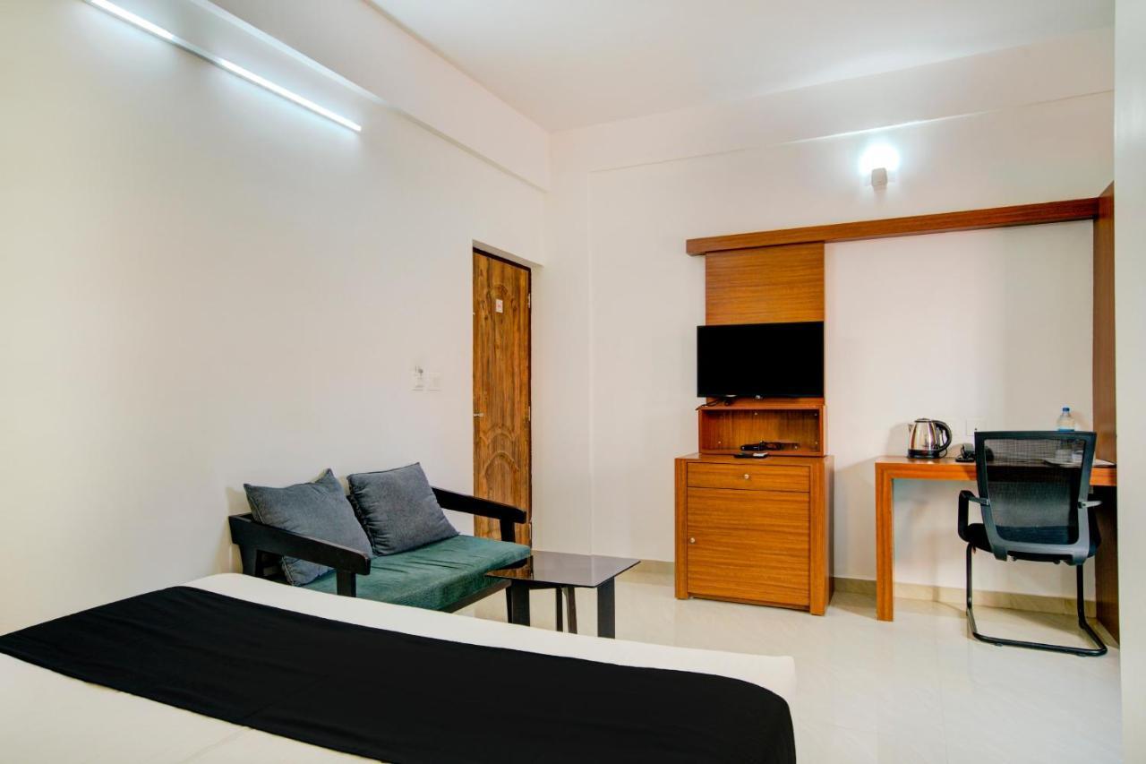 Vaccinated Staff- Capital O 74715 Phoenix Holidays Hotel Kochi Bagian luar foto