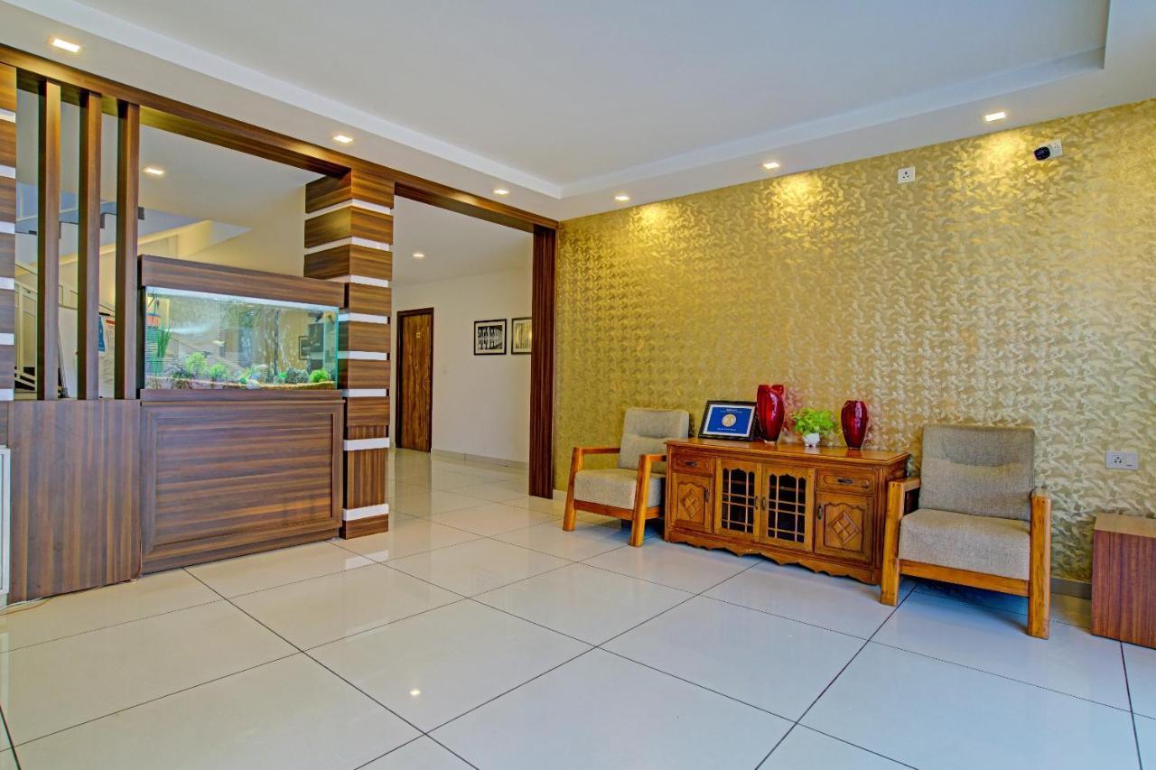 Vaccinated Staff- Capital O 74715 Phoenix Holidays Hotel Kochi Bagian luar foto
