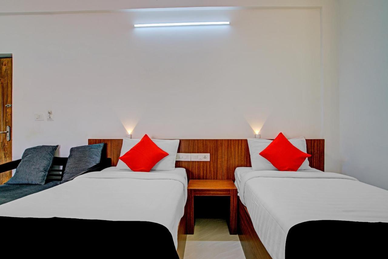 Vaccinated Staff- Capital O 74715 Phoenix Holidays Hotel Kochi Bagian luar foto