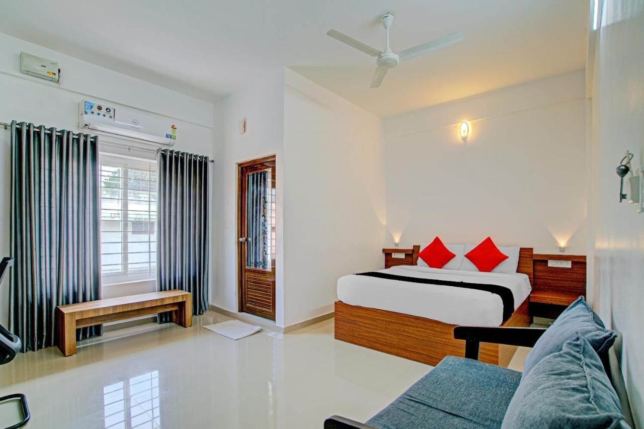 Vaccinated Staff- Capital O 74715 Phoenix Holidays Hotel Kochi Bagian luar foto