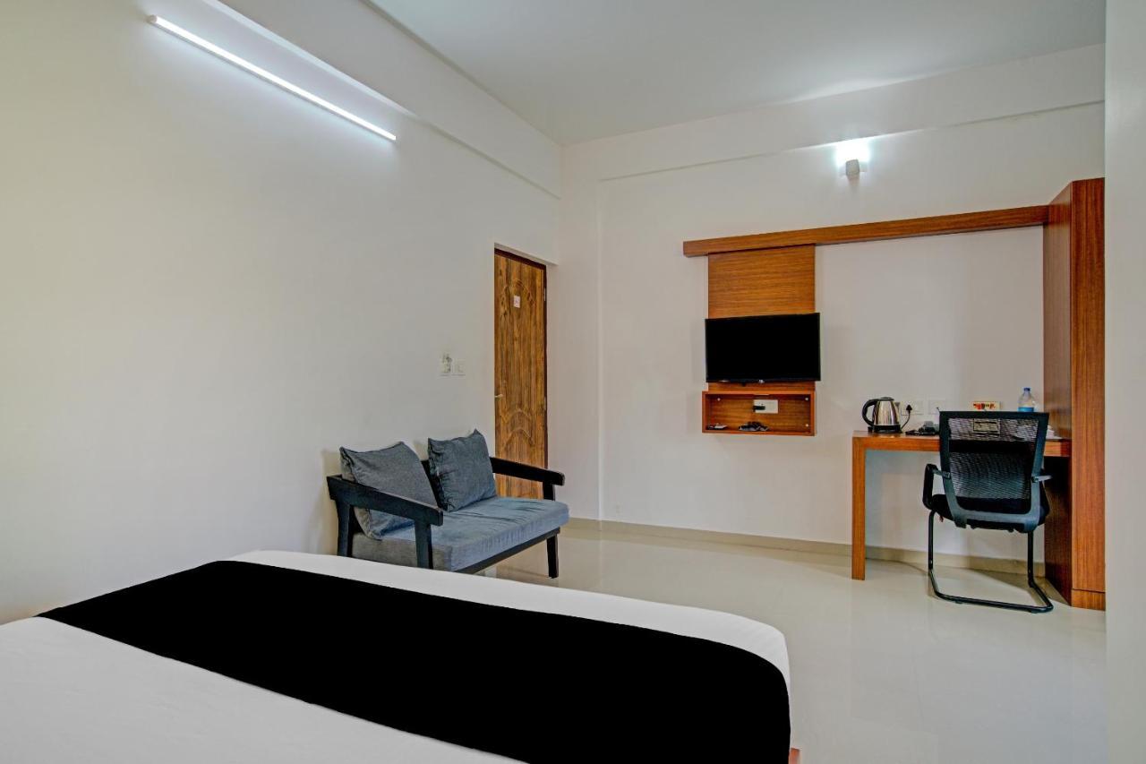 Vaccinated Staff- Capital O 74715 Phoenix Holidays Hotel Kochi Bagian luar foto