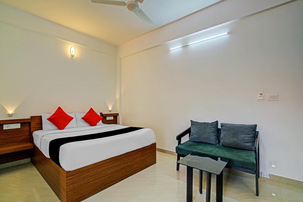 Vaccinated Staff- Capital O 74715 Phoenix Holidays Hotel Kochi Bagian luar foto